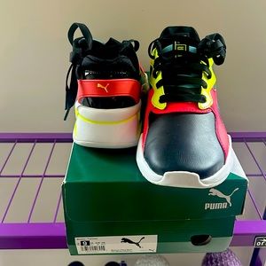 Size 9 ladies PUMA tennis shoes